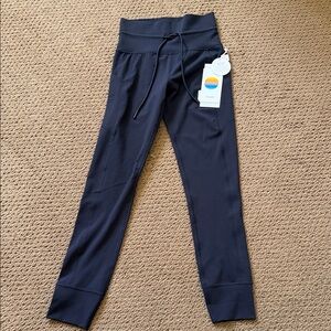 Vuori daily pocket legging in black women’s extra small Leggings